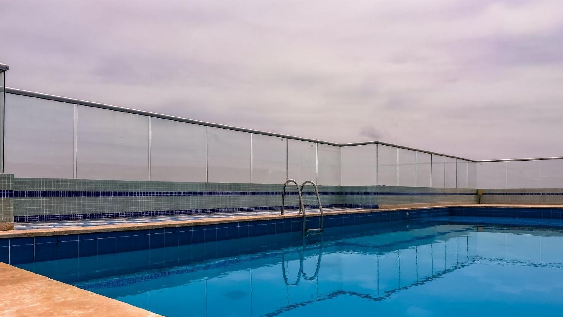 Apartamento Edif, Balcon, 2 Hab, Piscina, Rooftop, 5 Min Aeropuerto Cartagena